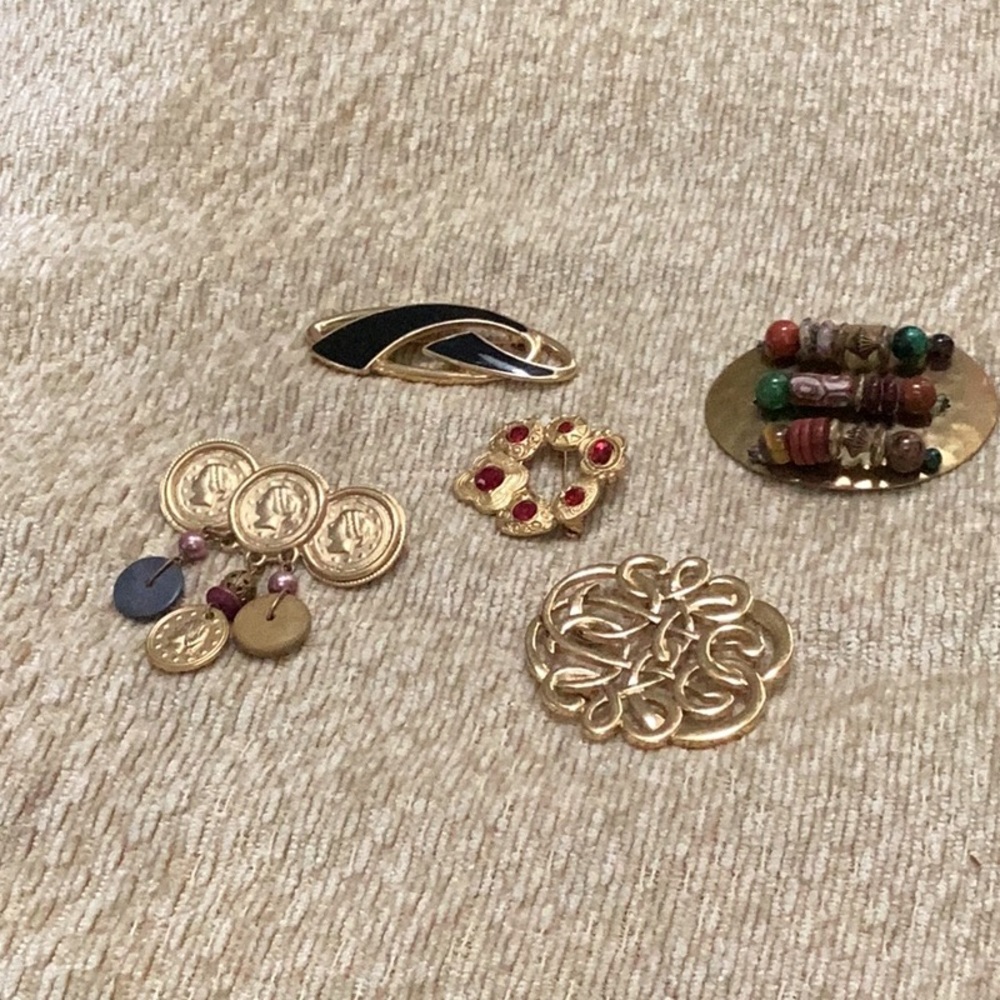 🌻Awesome Lot of 5 Assorted Brooches Closet Must Have So Much Fun To Wear 🌻
